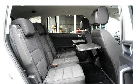 Volkswagen Touran III, 2018 год, 1 120 000 рублей, 10 фотография