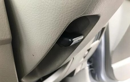 Toyota ISis I, 2013 год, 898 000 рублей, 18 фотография