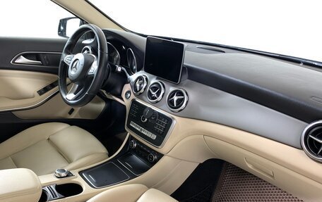 Mercedes-Benz GLA, 2018 год, 1 599 000 рублей, 13 фотография