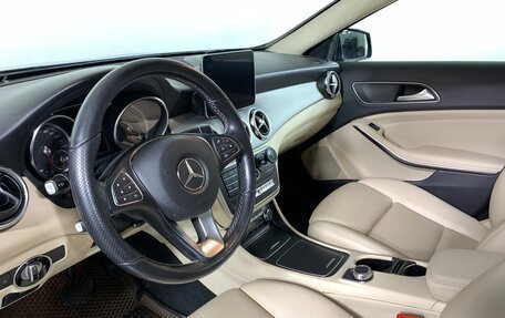 Mercedes-Benz GLA, 2018 год, 1 599 000 рублей, 11 фотография