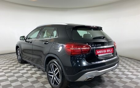 Mercedes-Benz GLA, 2018 год, 1 599 000 рублей, 7 фотография