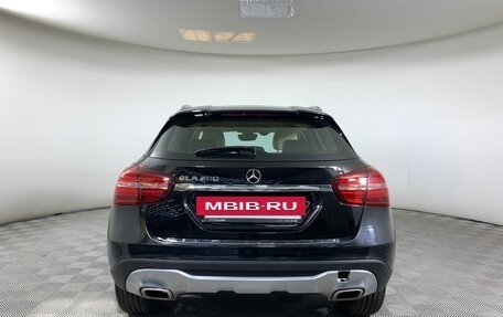 Mercedes-Benz GLA, 2018 год, 1 599 000 рублей, 6 фотография