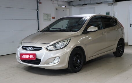 Hyundai Solaris II рестайлинг, 2011 год, 599 990 рублей, 1 фотография