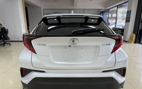 Toyota C-HR I рестайлинг, 2022 год, 2 095 000 рублей, 5 фотография