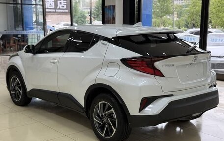 Toyota C-HR I рестайлинг, 2022 год, 2 095 000 рублей, 4 фотография