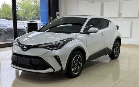Toyota C-HR I рестайлинг, 2022 год, 2 095 000 рублей, 3 фотография