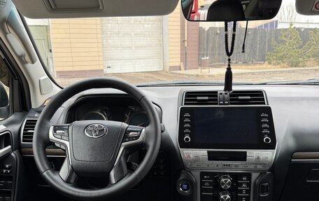 Toyota Land Cruiser Prado 150 рестайлинг 2, 2020 год, 5 800 000 рублей, 6 фотография
