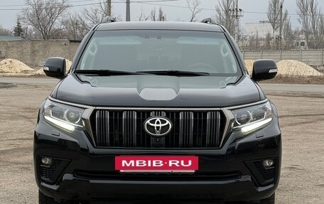 Toyota Land Cruiser Prado 150 рестайлинг 2, 2020 год, 5 800 000 рублей, 2 фотография