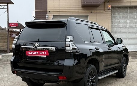 Toyota Land Cruiser Prado 150 рестайлинг 2, 2020 год, 5 800 000 рублей, 5 фотография