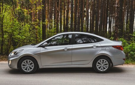 Hyundai Solaris II рестайлинг, 2011 год, 890 000 рублей, 4 фотография
