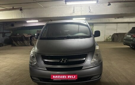 Hyundai Grand Starex Grand Starex I рестайлинг 2, 2011 год, 1 450 000 рублей, 2 фотография