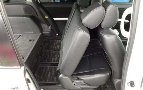Toyota ISis I, 2013 год, 965 000 рублей, 11 фотография
