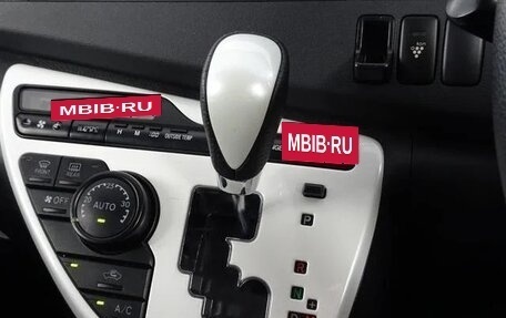 Toyota ISis I, 2013 год, 965 000 рублей, 12 фотография