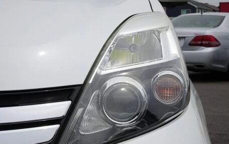Toyota ISis I, 2013 год, 965 000 рублей, 24 фотография