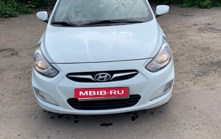 Hyundai Solaris II рестайлинг, 2012 год, 1 100 000 рублей, 7 фотография