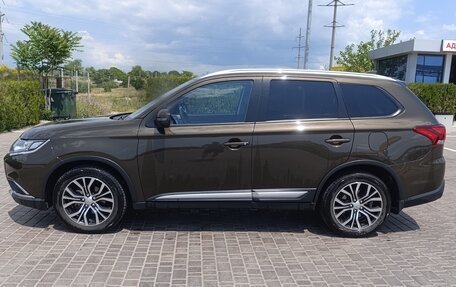 Mitsubishi Outlander III рестайлинг 3, 2017 год, 3 000 000 рублей, 2 фотография