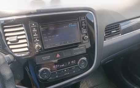 Mitsubishi Outlander III рестайлинг 3, 2017 год, 3 000 000 рублей, 11 фотография
