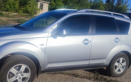 Mitsubishi Outlander III рестайлинг 3, 2008 год, 1 500 000 рублей, 2 фотография