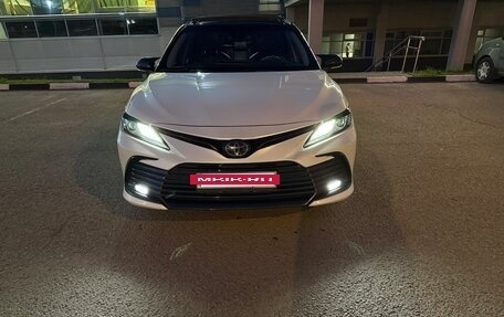 Toyota Camry, 2023 год, 3 950 000 рублей, 2 фотография