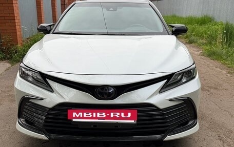 Toyota Camry, 2023 год, 3 950 000 рублей, 10 фотография