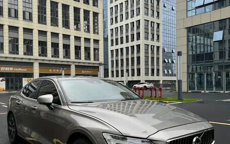 Volvo S60 III, 2021 год, 2 000 000 рублей, 3 фотография