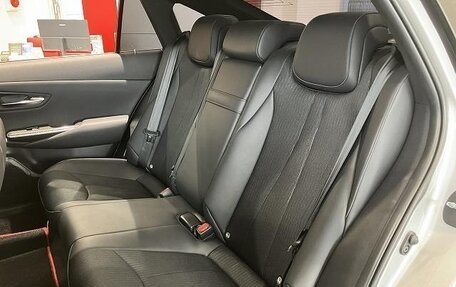 Toyota Crown, 2021 год, 2 980 000 рублей, 14 фотография