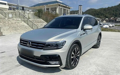 Volkswagen Tiguan II, 2021 год, 2 650 000 рублей, 1 фотография