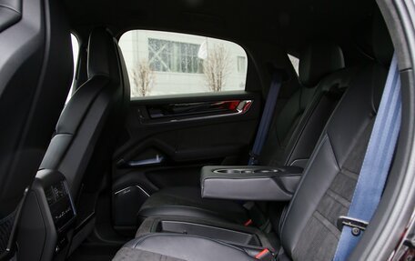 Porsche Cayenne III, 2024 год, 31 990 000 рублей, 20 фотография
