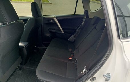 Toyota RAV4, 2015 год, 1 820 000 рублей, 12 фотография