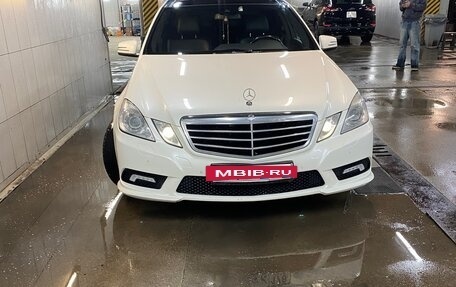Mercedes-Benz E-Класс, 2011 год, 1 250 000 рублей, 2 фотография