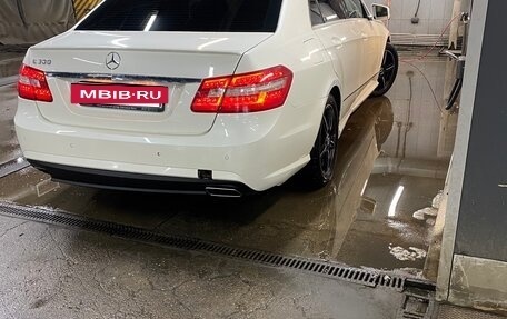 Mercedes-Benz E-Класс, 2011 год, 1 250 000 рублей, 3 фотография