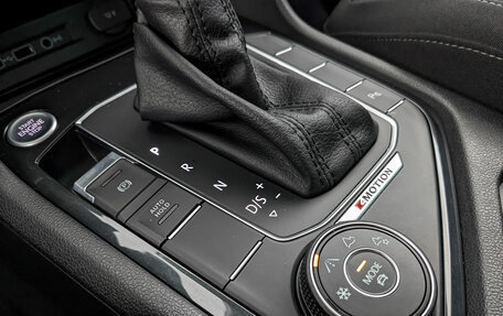 Volkswagen Tiguan II, 2019 год, 2 750 000 рублей, 27 фотография