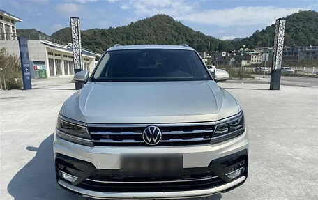 Volkswagen Tiguan II, 2021 год, 2 650 000 рублей, 4 фотография
