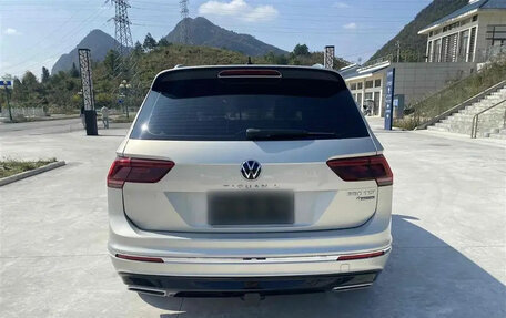 Volkswagen Tiguan II, 2021 год, 2 650 000 рублей, 11 фотография