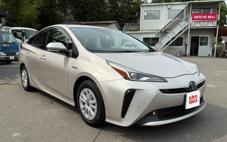 Toyota Prius IV XW50, 2019 год, 1 569 000 рублей, 1 фотография