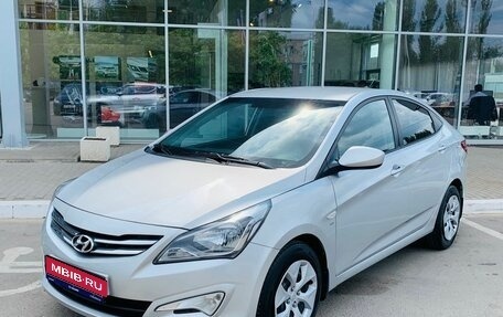 Hyundai Solaris II рестайлинг, 2015 год, 990 000 рублей, 1 фотография