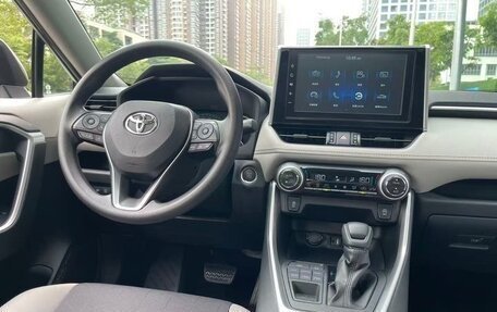 Toyota RAV4, 2020 год, 2 990 000 рублей, 9 фотография