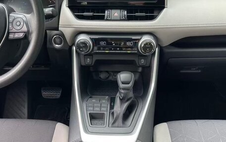 Toyota RAV4, 2020 год, 2 990 000 рублей, 12 фотография