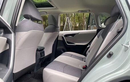 Toyota RAV4, 2020 год, 2 990 000 рублей, 13 фотография
