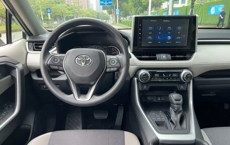 Toyota RAV4, 2020 год, 2 990 000 рублей, 16 фотография