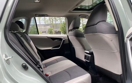 Toyota RAV4, 2020 год, 2 990 000 рублей, 11 фотография