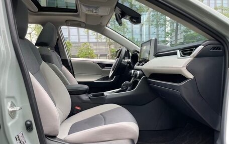 Toyota RAV4, 2020 год, 2 990 000 рублей, 18 фотография