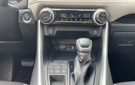 Toyota RAV4, 2020 год, 2 990 000 рублей, 19 фотография