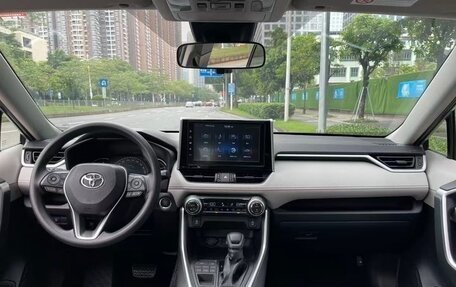 Toyota RAV4, 2020 год, 2 990 000 рублей, 23 фотография