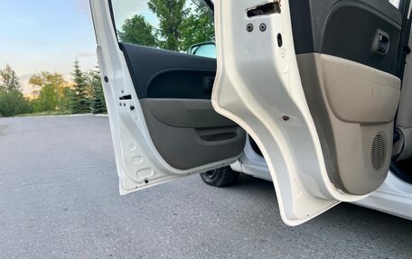 Toyota Passo III, 2004 год, 360 000 рублей, 12 фотография
