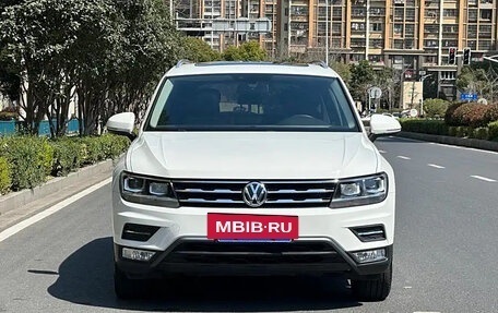 Volkswagen Tiguan II, 2020 год, 2 000 000 рублей, 2 фотография