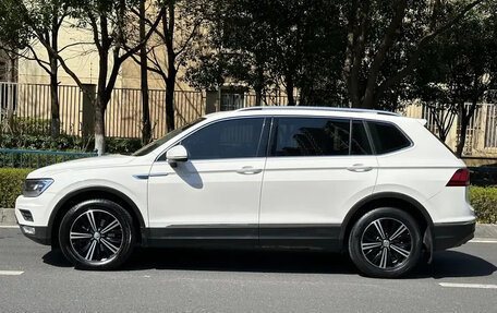 Volkswagen Tiguan II, 2020 год, 2 000 000 рублей, 3 фотография