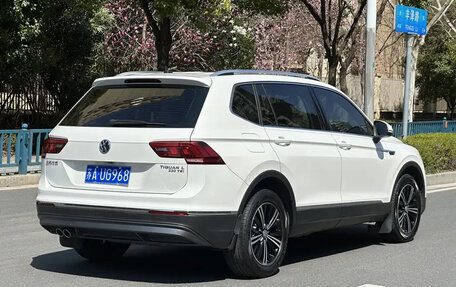 Volkswagen Tiguan II, 2020 год, 2 000 000 рублей, 5 фотография