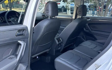 Volkswagen Tiguan II, 2020 год, 2 000 000 рублей, 10 фотография