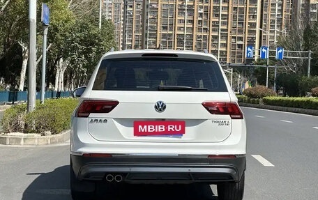 Volkswagen Tiguan II, 2020 год, 2 000 000 рублей, 4 фотография
